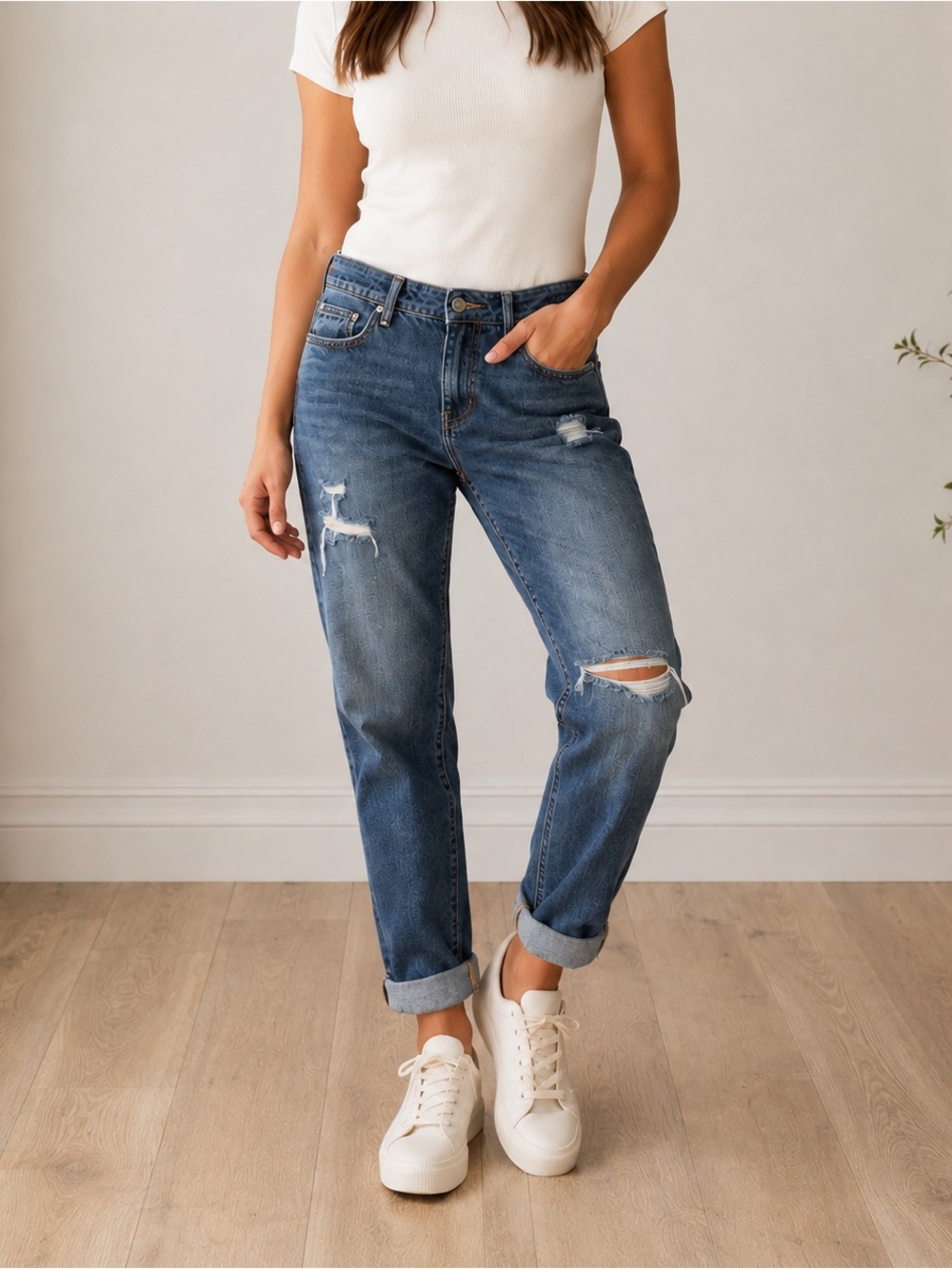 LIKE NEW! GAP Women's distressed Boyfriend Fit jeans size 4